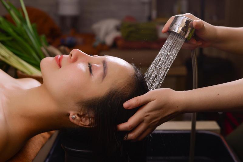 Gội đầu thảo dược 20 Dịch vụ Gội đầu thảo dược tại K.T Care Spa