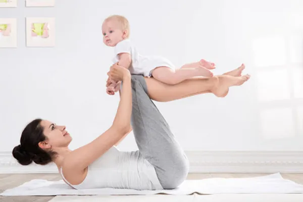 Tập thể dục hằng ngày để giảm cân sau sinh