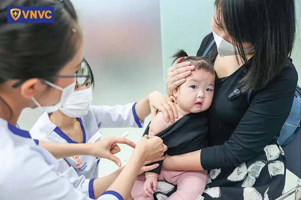tiêm ngừa cho bé 6 tháng tuổi