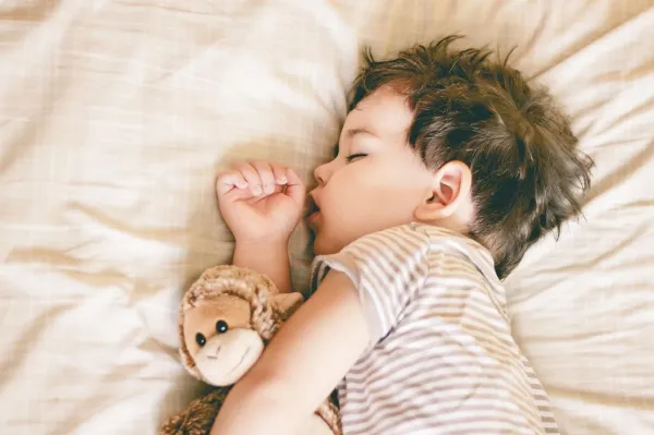 Trẻ ngủ ngày quá nhiều sẽ khó ngủ về đêm và hay quấy khóc